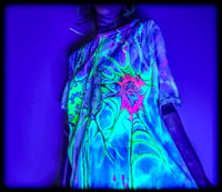 Image 13 of 666 UV TEe (large)
