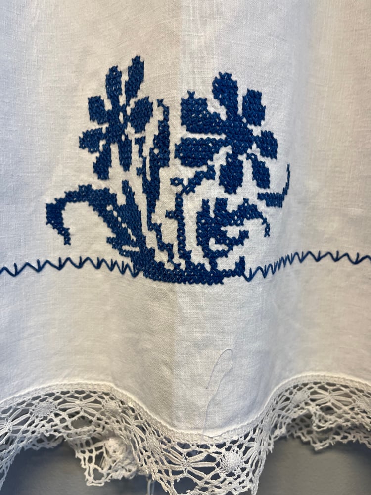 Image of Shirt with blue embroidery (l/xl)