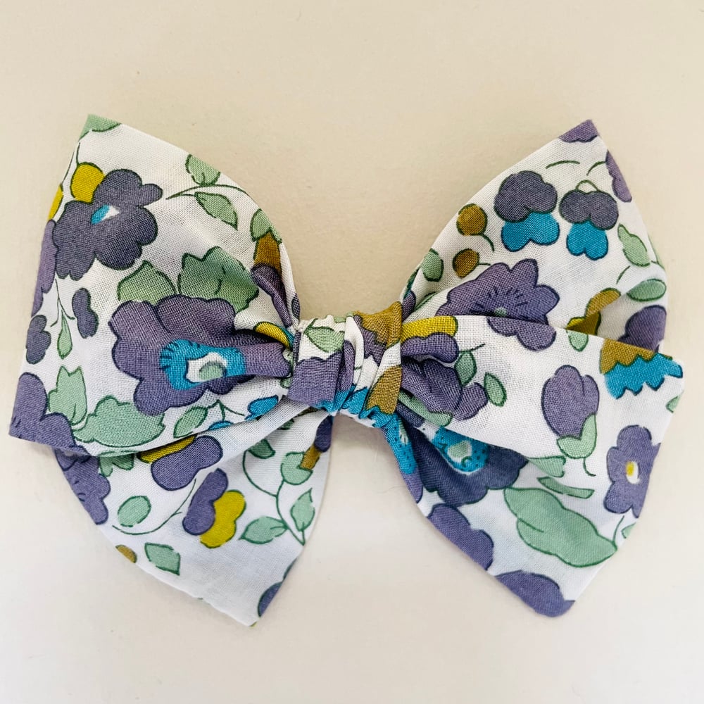 Image of Barrette Elise Liberty Betsy Bio