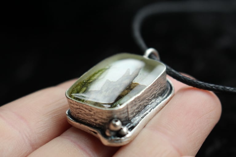 dead good frog paw necklace reduced due to scratch Image 10