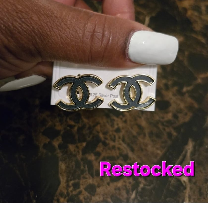 Image of Smoky-(Dull black & Gold)