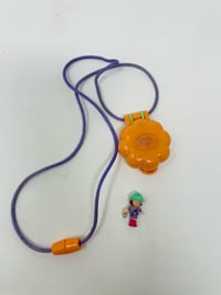 Image 3 of Polly Pocket vintage médaillon fleur orange complet