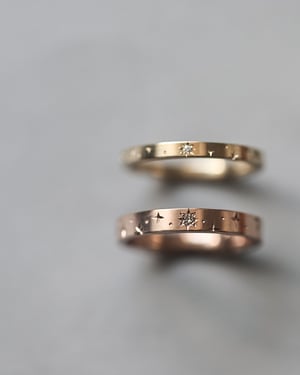 Image of 18ct Yellow gold 2mm ‘Star' Eternity ring