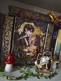 Image 3 of Standee de madera El Príncipe Cruel 