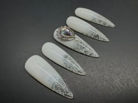 Image 2 of Heirloom Press-On Nails Size Medium 