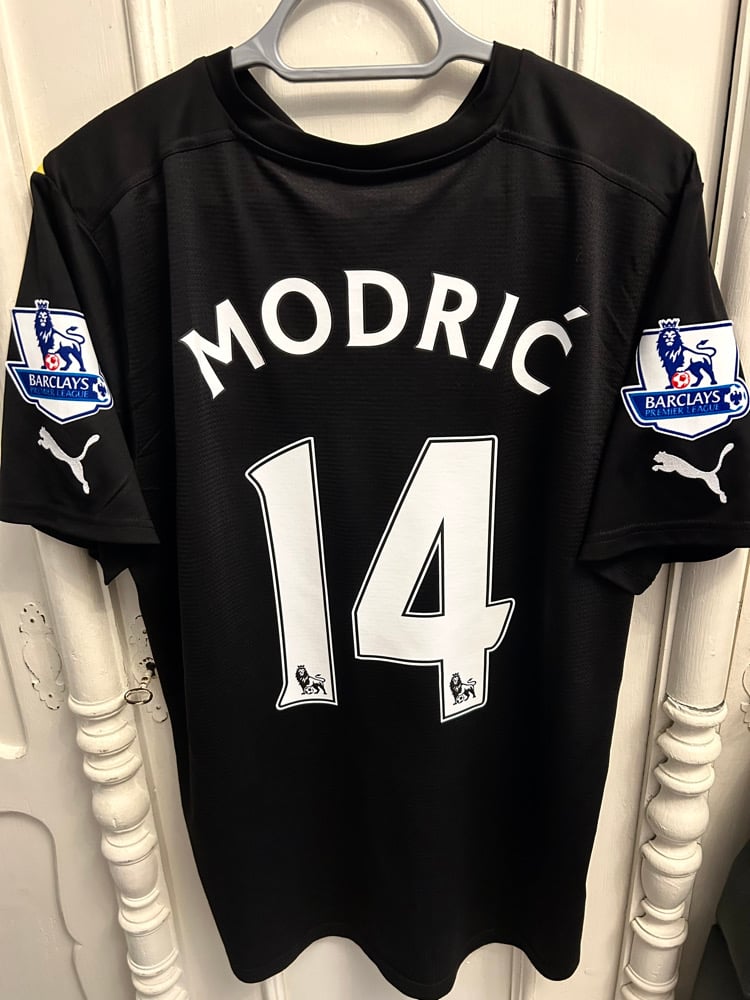 Image of Tottenham Hotspur “MODRIĆ 14” 2011/12 Third Shirt + patches (L)