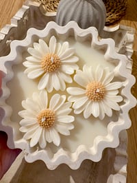 Image 4 of The large Daisy candle