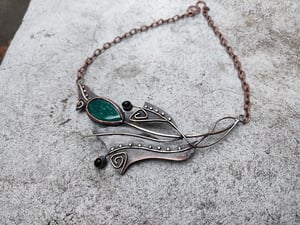 Green stone necklace 