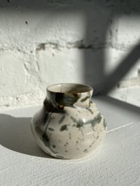 Image 3 of Sam Hewitt / Mini Vase (white/black splatter)	