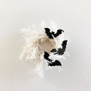 Image of Dollhouse Pampas Wreath and Bats