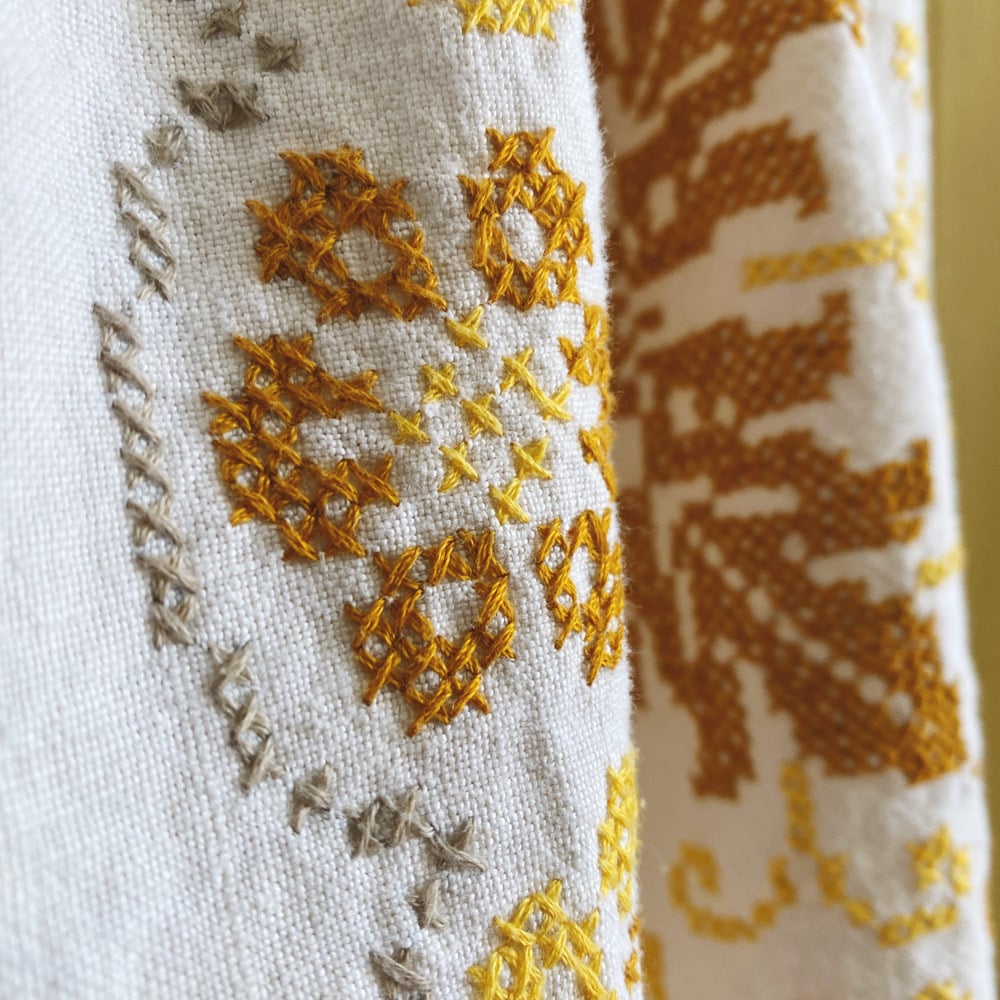 Image of Medallion Garden Linen Tablecloth Granny Pants