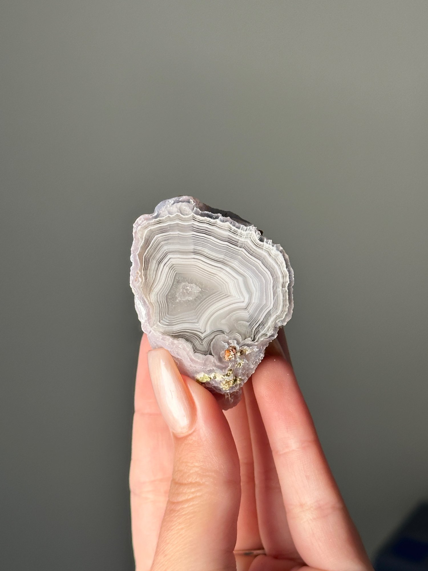 GREY AND WHITE LAGUNA AGATE WITH PARALAX FROM MEXICO