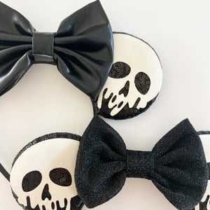 Image of Skull Mouse Ears with Black and White Bows 
