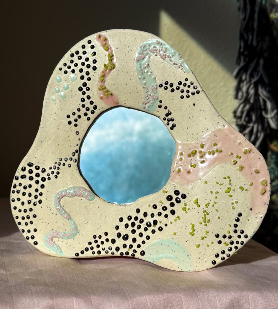 image of wavy mirror