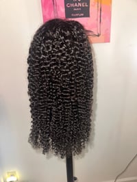 Image 1 of 20 inch Spanish wave wig