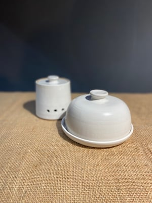 Image of Butter dish - shiny white