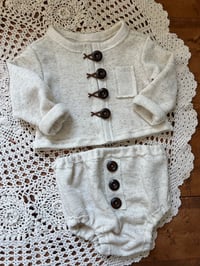 Image 4 of Chet Sitter Set