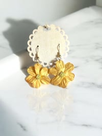 Med Gold Floral Danglies