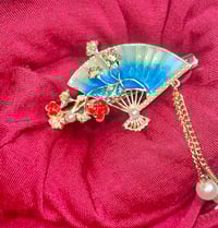 Image 1 of Blue Fan Clip 