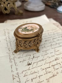 Image 7 of Petite boîte à bijoux 1900 en laiton ajouré