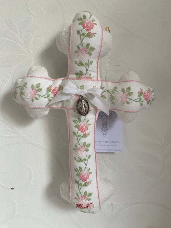 Image of Grande croix décorative en tissu dentelles/ galon 