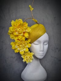 Image 3 of 'Bec' in Yellow