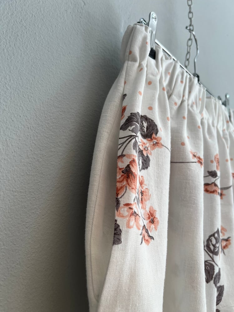 Image of Oversize pants with flowerprintet   (xs-xxl)