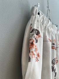 Image 5 of Oversize pants with flowerprintet   (xs-xxl)