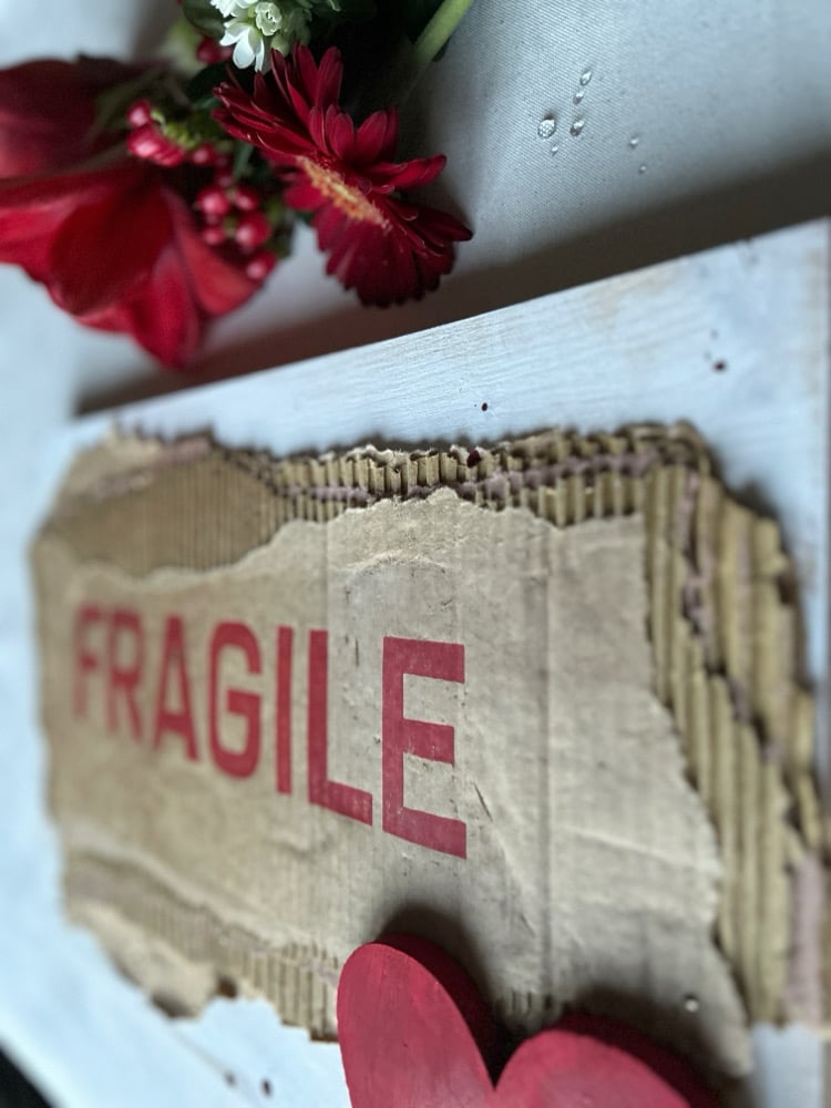 QUADRO SU LEGNO - FRAGILE ♥️