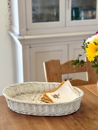 Image 1 of Plateau en rotin blanc