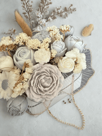 Image 2 of wax melt handbag bouquet