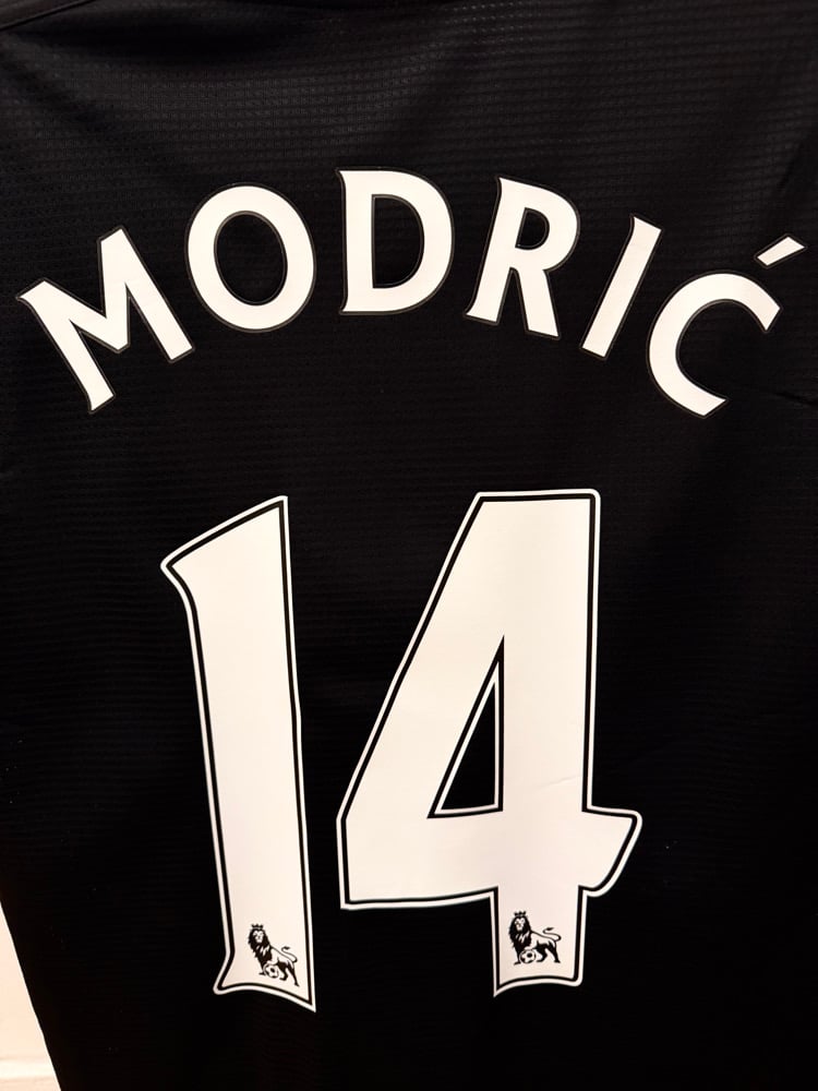 Image of Tottenham Hotspur “MODRIĆ 14” 2011/12 Third Shirt + PL patches  (L)