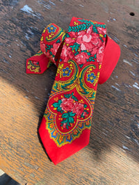 Image 1 of GRAVATA VERMELLA. Feita a man. 