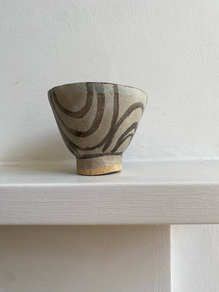 Deep footed bowl (black crest) Image 3