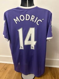 Image 3 of NEW Tottenham Hotspur “MODRIĆ 14” 2011/12 Match Issued Away Shirt + patches (XL)