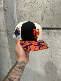 Image 1 of PIN WHEEL MULTI TONE NEW YORK METS CUSTOM FITTED CAP