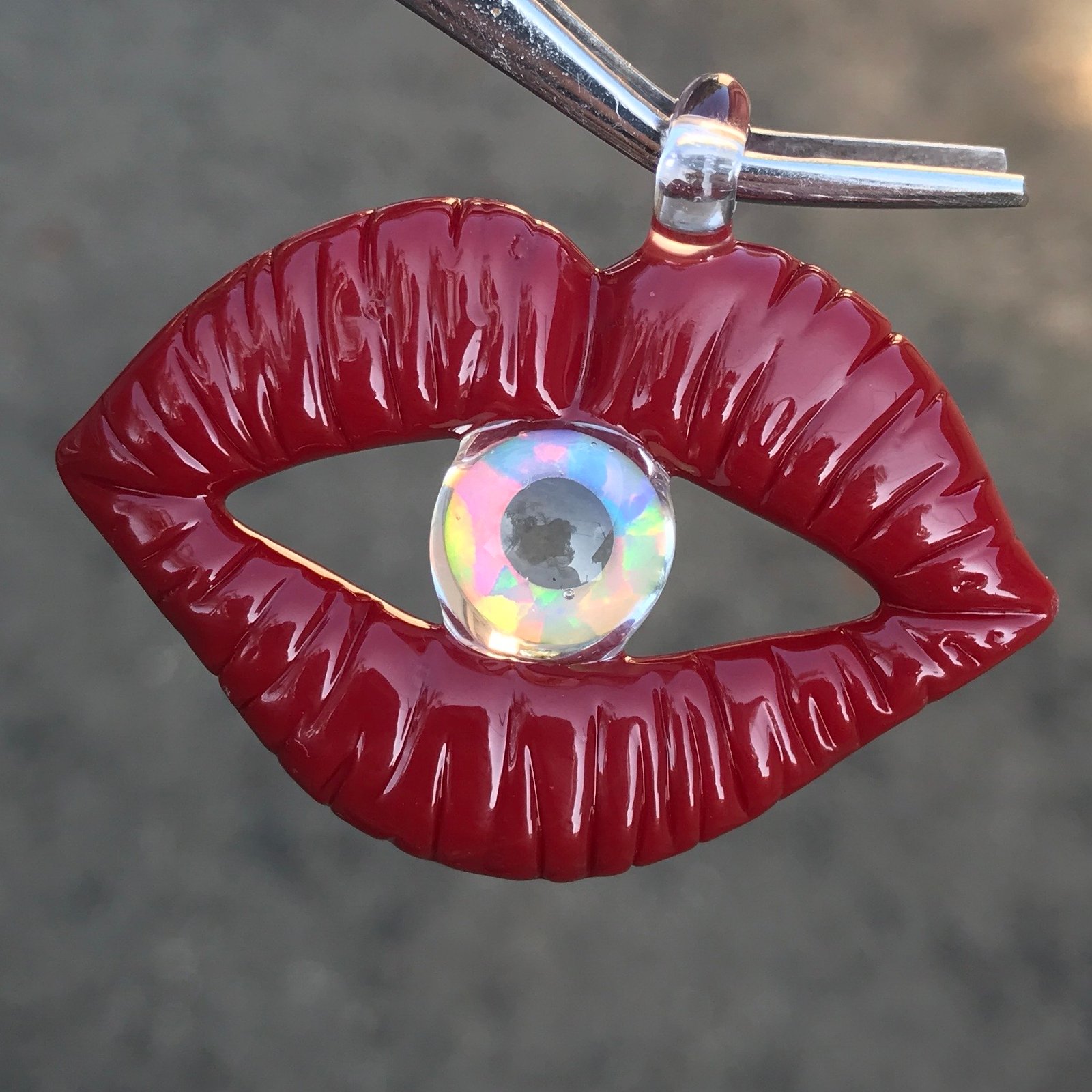 Blowing SmokeRings FabuLIPS Pendant | Corinne Winters Glass