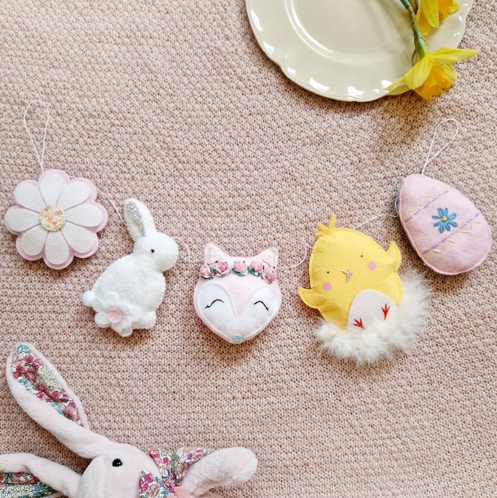 Image of FIVER FRIDAY Spring Easter Decorations