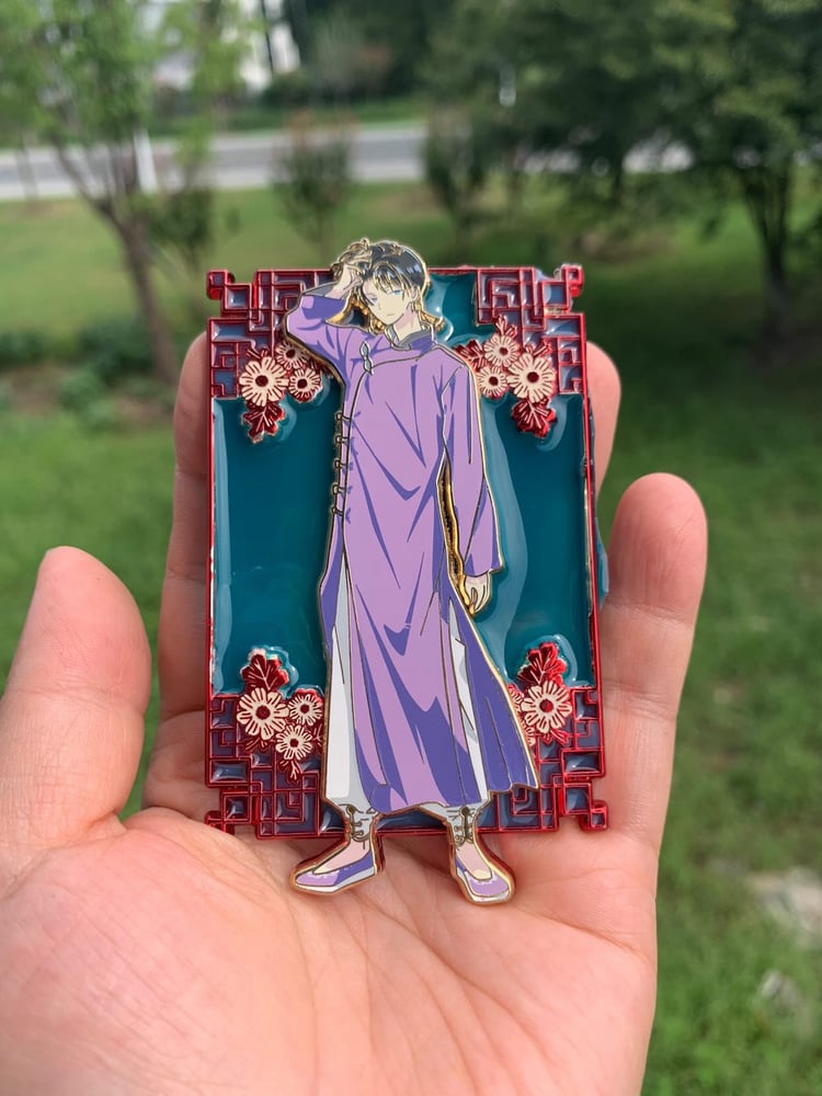 Image of YAMADA STAINED GLASS IN HAND