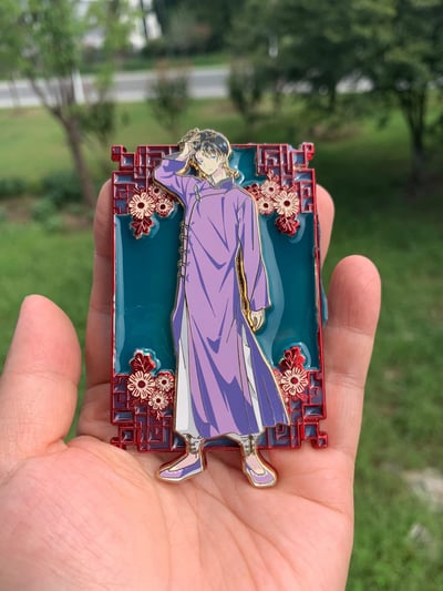 Image of YAMADA STAINED GLASS IN HAND