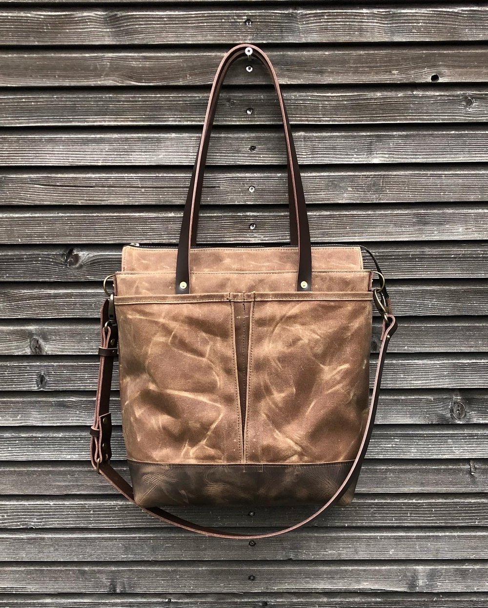 Image of Tote bag in waxed canvas with cross body strap,