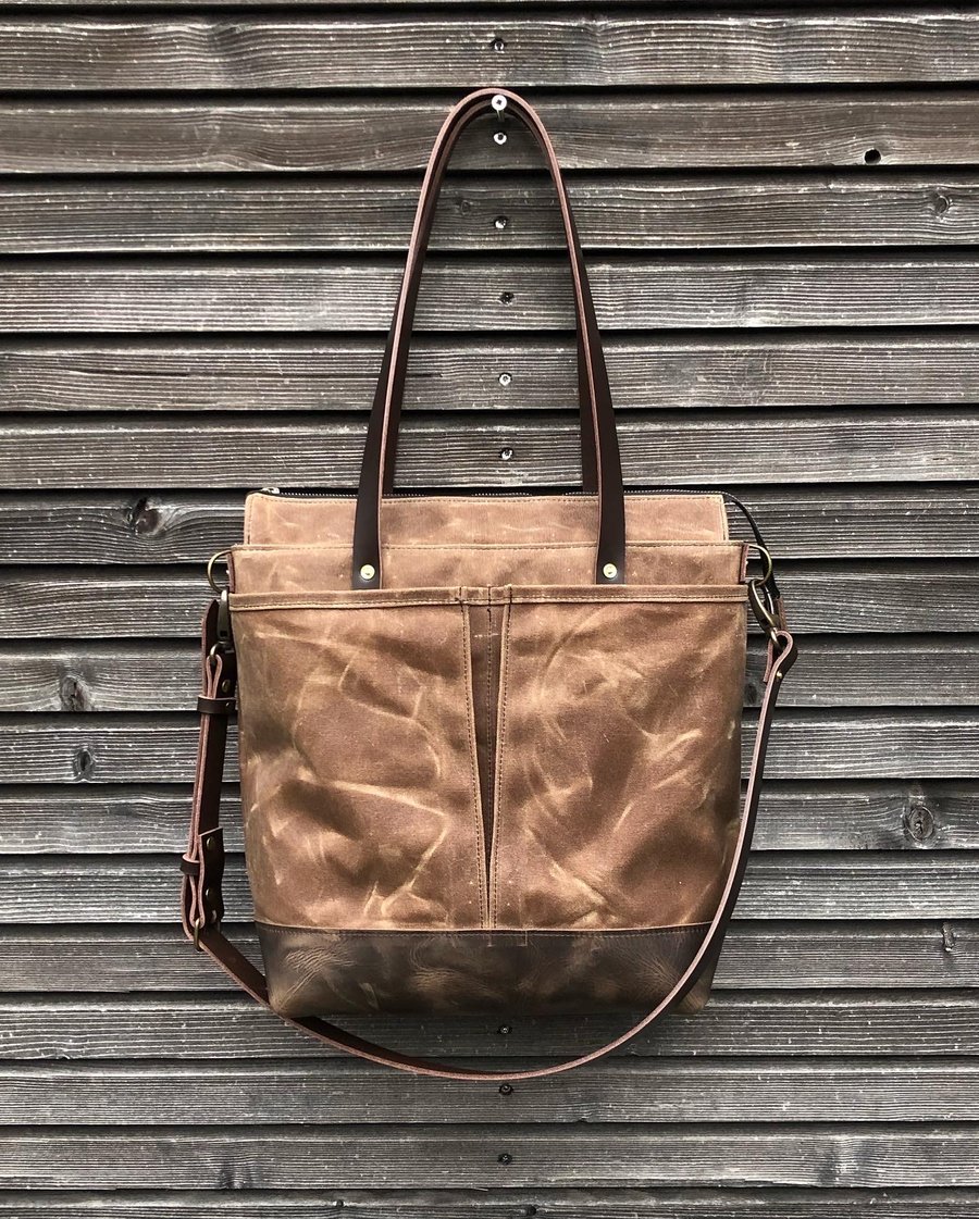 Image of Tote bag in waxed canvas with cross body strap, 