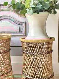 Image 4 of Porte plante en rotin