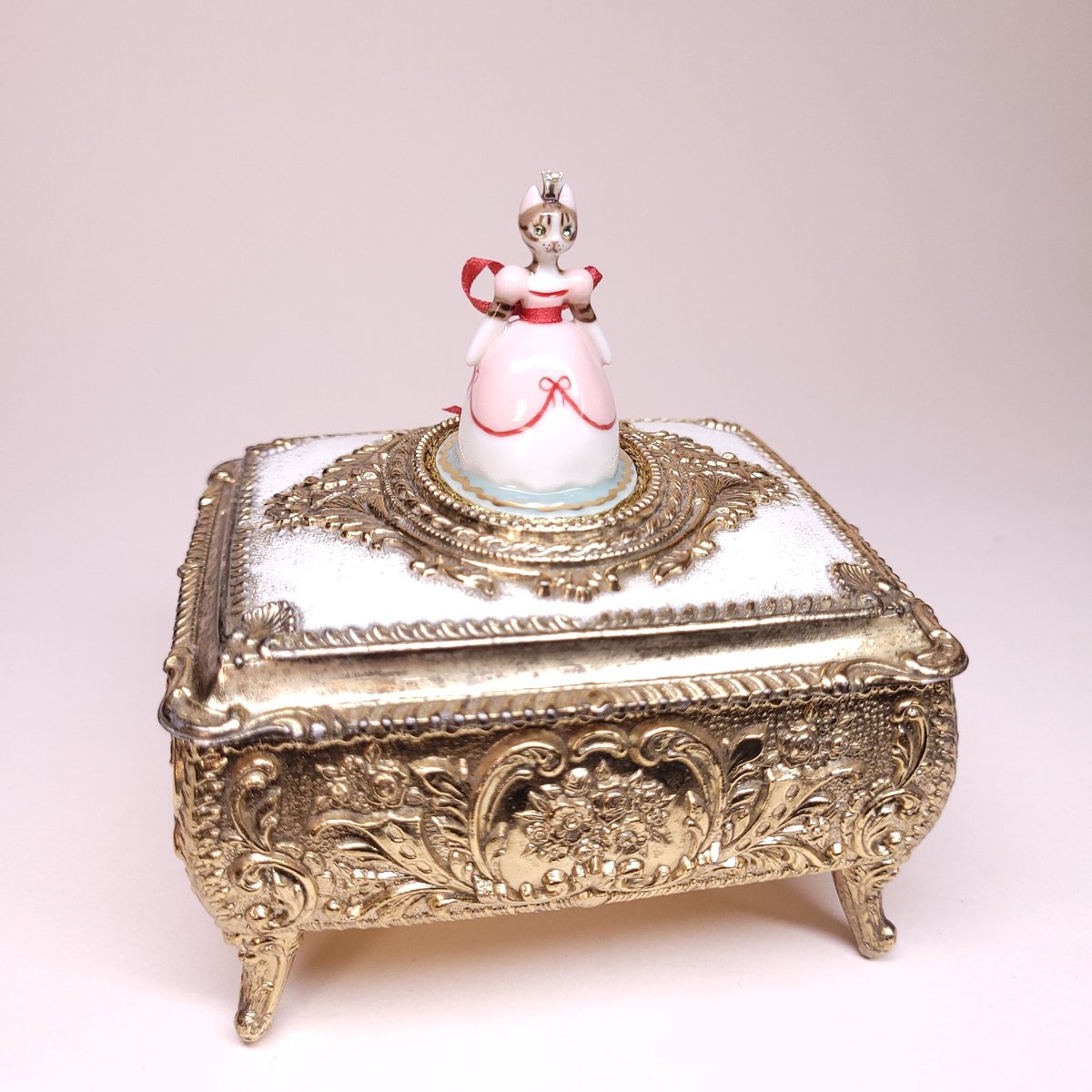 Image of Porcelain Royal Princess Large Trinket Box