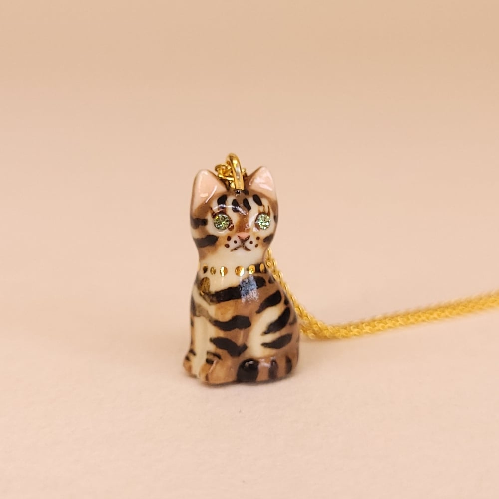 Image of Brown Tabby Porcelain & Gold Vermeil Sitting Kitten Pendant