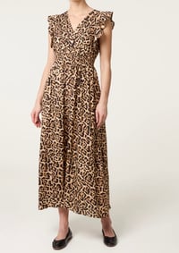 LEOPARD PRINT SHIRRED FLUTTER SLEEVE MIDI DRESS