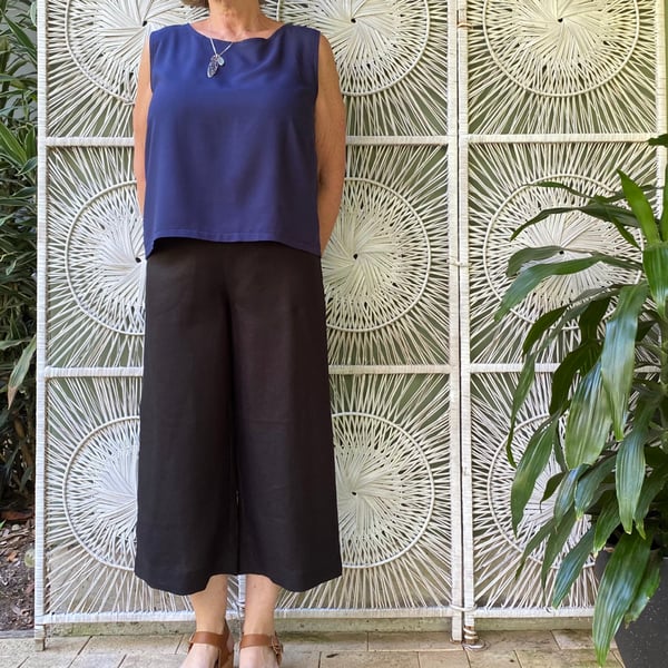 Image of Linea pants 4/5 - Linen - Black