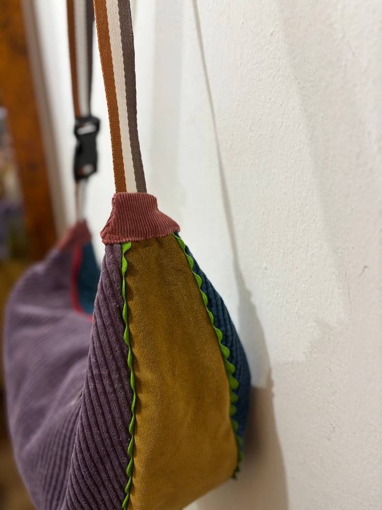 Image of Big Banana viola/avio