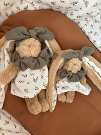 Image 3 of DOUDOU 20 CM BRANCHE D’OLIVIER ET SA TENUE