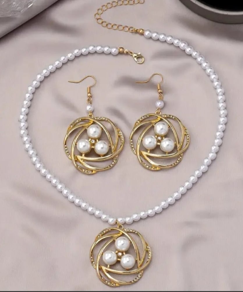 Image of Golden Circles of Strength Pearls